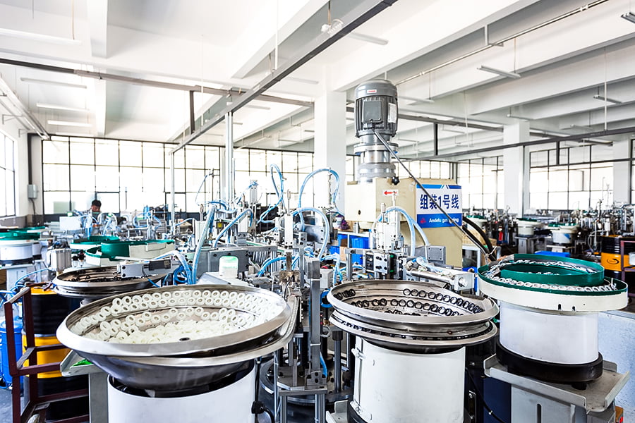 Montera automatisk produktionslinje 1